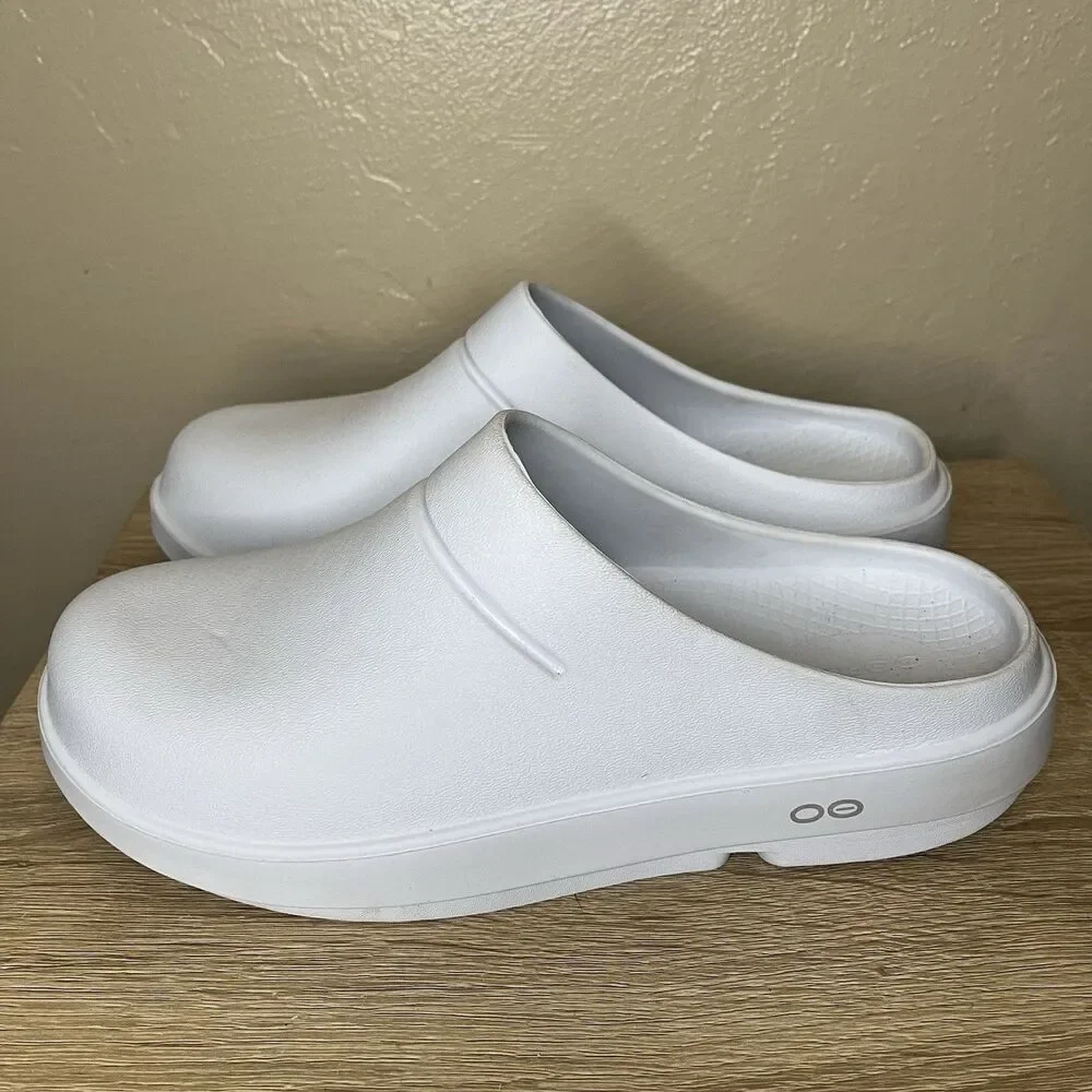 Oofos OOCloog Luxe White Recovery Clogs Unisex Mens 7 Womens 9 Comfort Mules